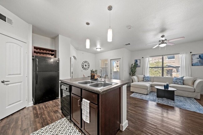 Twin Creeks at Alamo Ranch in San Antonio, TX - Foto de edificio - Building Photo