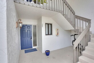 100 Pelican Pointe Dr in Delray Beach, FL - Foto de edificio - Building Photo