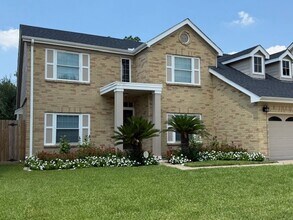 1018 Wentworth Dr in Pearland, TX - Building Photo - Building Photo