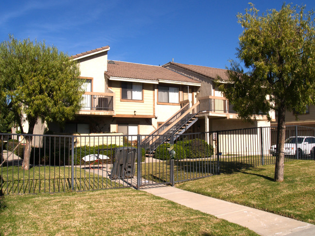 8161 8th St in Buena Park, CA - Foto de edificio - Building Photo