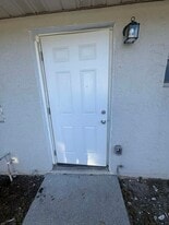 221-227 Maria St in Ft. Myers, FL - Building Photo