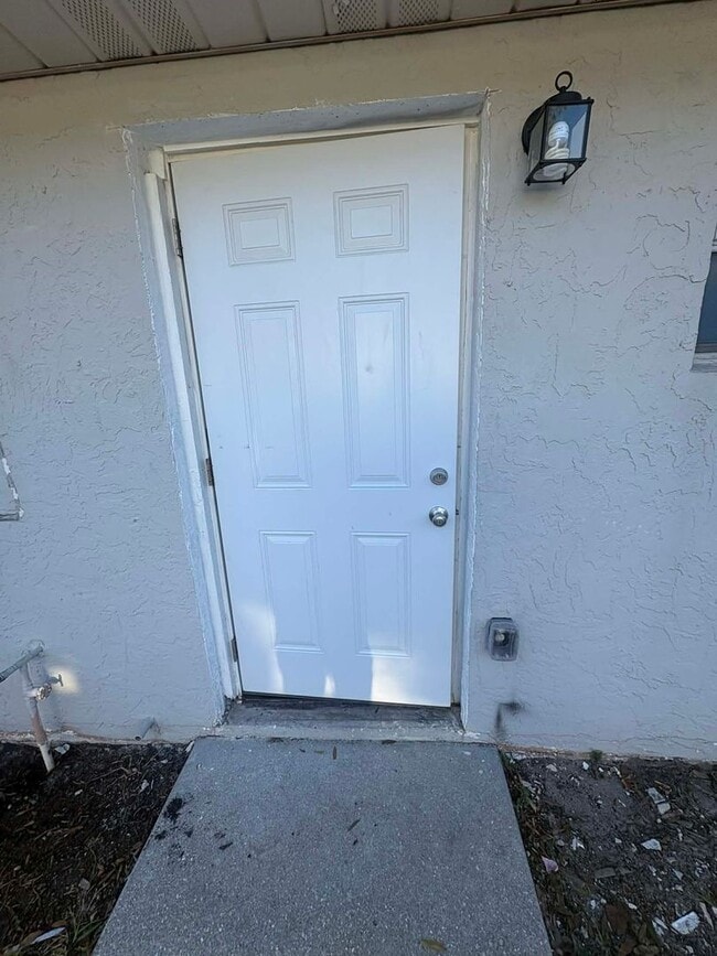 221-227 Maria St in Ft. Myers, FL - Foto de edificio - Building Photo