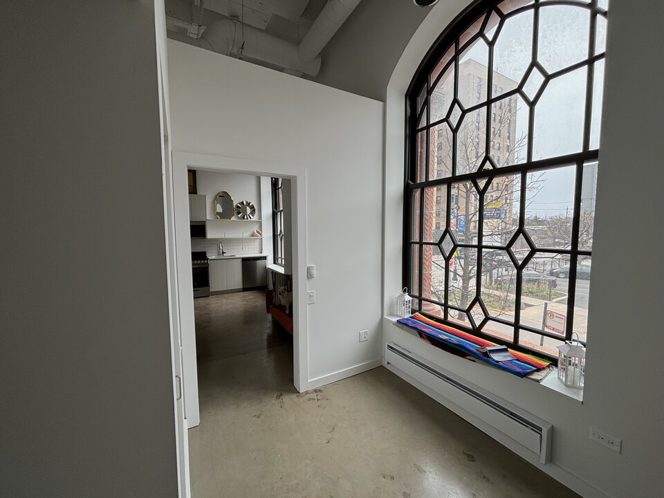 1009 W Lawrence Ave, Unit 2 in Chicago, IL - Building Photo