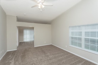 Redwood Commerce Township in Commerce Township, MI - Foto de edificio - Interior Photo