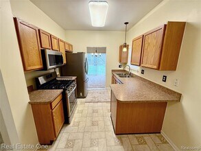 716 Palmer Dr in Pontiac, MI - Building Photo - Building Photo