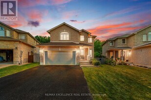 35 McKenzie Crescent in Barrie, ON - Building Photo