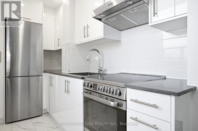 88 Bernard Ave in Toronto, ON - Building Photo - Building Photo