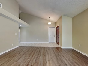 1290 Tuxford Dr in Brandon, FL - Building Photo - Building Photo