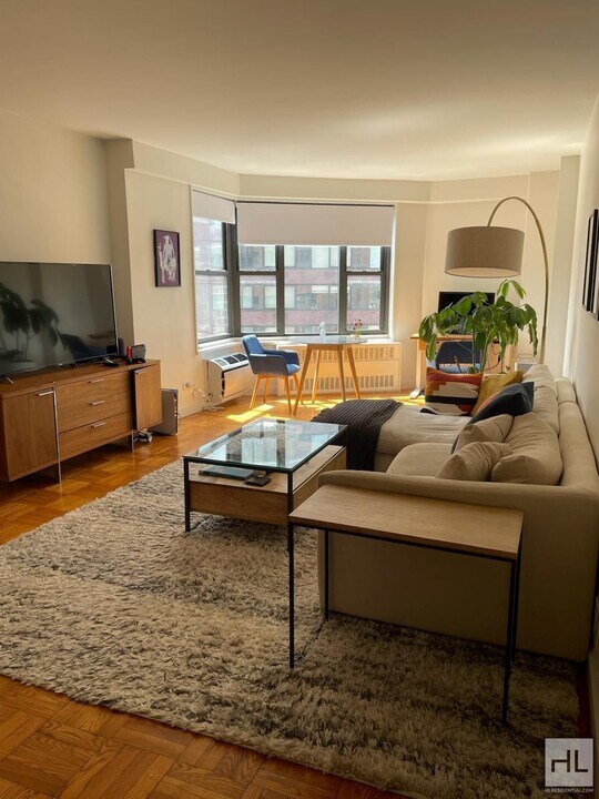 Corner 1-Bedroom with Stunning Views | 17t in New York, NY - Building Photo