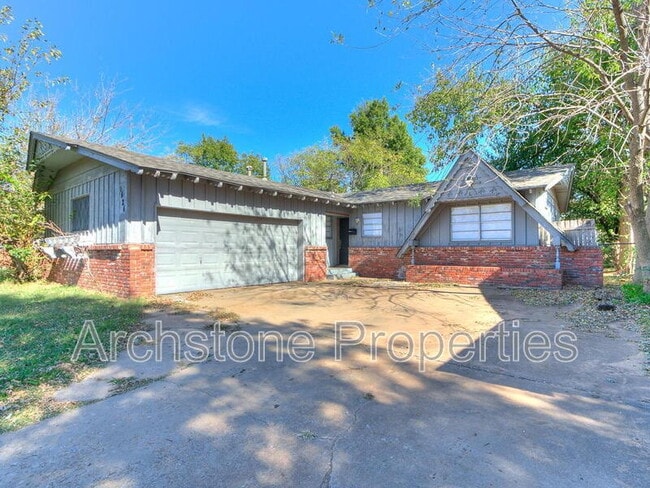 property at 1424 Tanglewood Dr