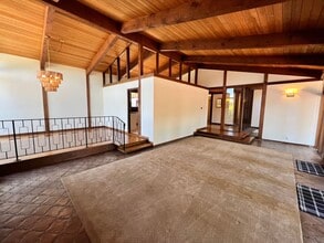 17 Buena Vista Ave in Corte Madera, CA - Foto de edificio - Building Photo
