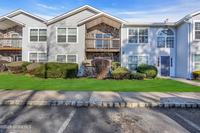33 Diane Dr in Tinton Falls, NJ - Building Photo - Building Photo