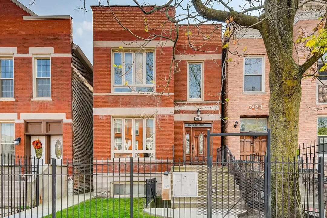 2427 W Polk St, Unit 2 in Chicago, IL - Foto de edificio