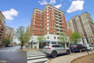 880 N Pollard St, Unit 723 in Arlington, VA - Foto de edificio - Building Photo