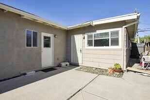 8630 Stanmoor Dr in Los Angeles, CA - Building Photo