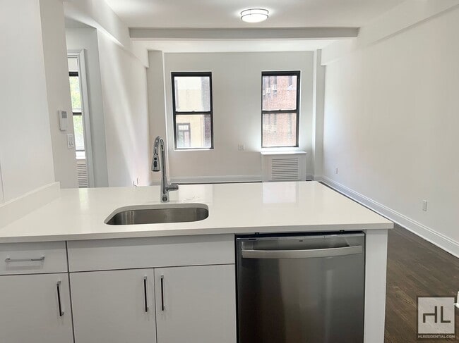 EAST 37 STREET in New York, NY - Building Photo - Building Photo