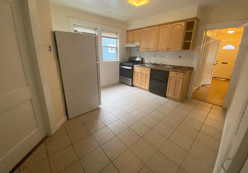 37 Rose St, Unit 1 in Somerville, MA - Building Photo