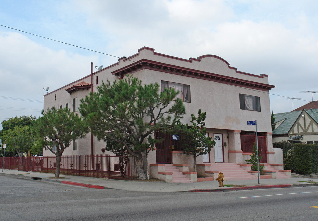 2611 W 17th St in Los Angeles, CA - Building Photo