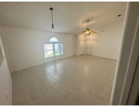 2089 Redwood Cir in Palm Bay, FL - Foto de edificio - Building Photo