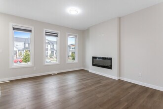6637-6646 46 Ave in Beaumont, AB - Building Photo - Building Photo