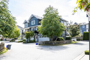 Salisbury Lane in Port Coquitlam, BC - Building Photo