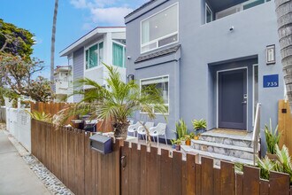 735 Whiting Ct in San Diego, CA - Foto de edificio - Building Photo