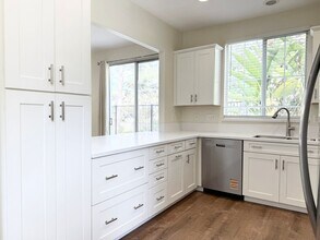 206 Inez Way in Oceanside, CA - Building Photo - Building Photo