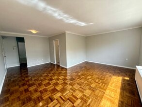 1295 Bayview Av in Toronto, ON - Building Photo - Building Photo