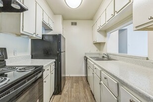 Southern Oaks in Mobile, AL - Building Photo