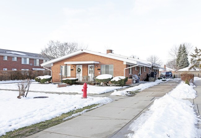 Kelly Pointes Apartments in Eastpointe, MI - Foto de edificio - Building Photo