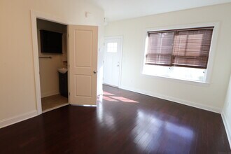 13 Sherwood St in Mansfield, CT - Building Photo - Building Photo