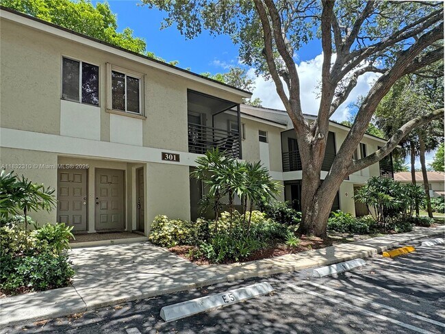 301 Gardens Dr in Pompano Beach, FL - Building Photo - Building Photo