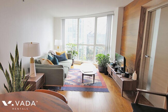 588 Broughton St in Vancouver, BC - Building Photo - Building Photo