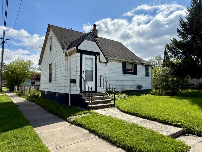 7292 Meadow Ave in Warren, MI - Building Photo - Building Photo