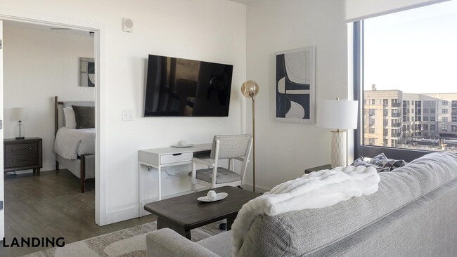 1007 S Mint St, Unit 810 in Charlotte, NC - Building Photo - Building Photo