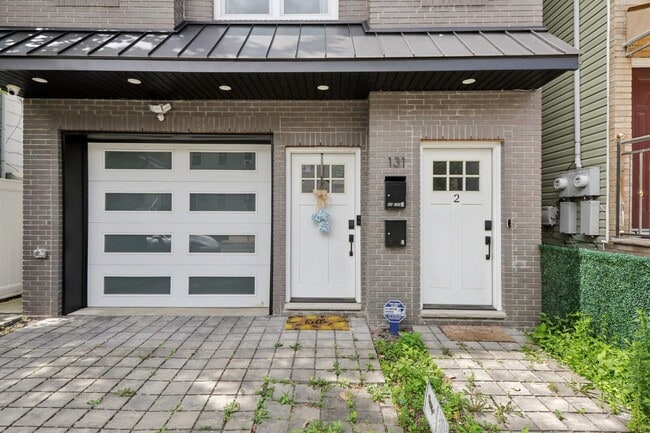 131 Zabriskie St in Jersey City, NJ - Building Photo - Building Photo