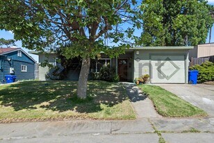 805 Phanor Dr in Richmond, CA - Building Photo