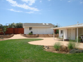 1988 Rainbow Glen in Fallbrook, CA - Building Photo - Building Photo