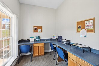 Weston Circle and Wicklow Square Apartments in Fredericksburg, VA - Building Photo - Building Photo