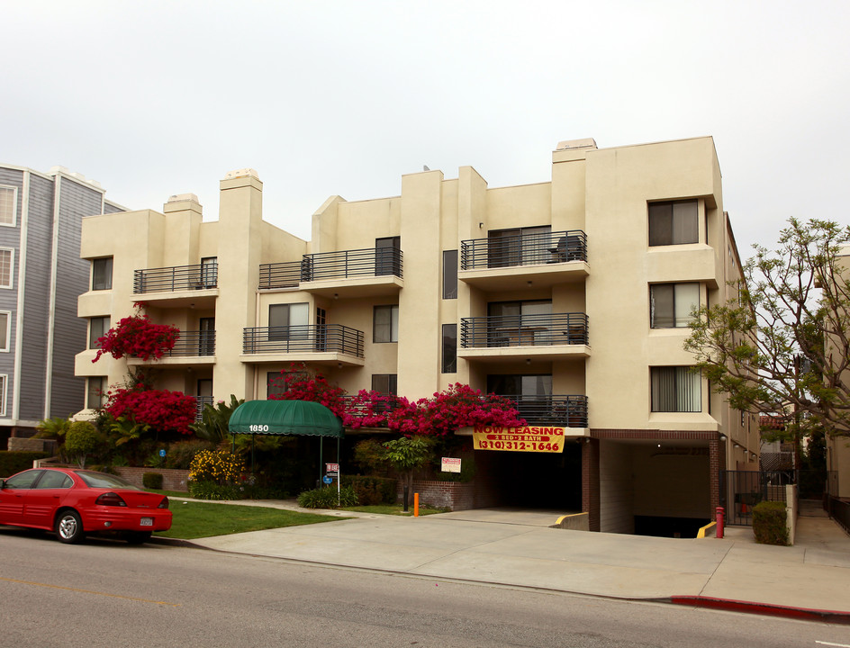 1850 Veteran Ave in Los Angeles, CA - Building Photo