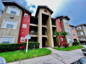 2210 Grand Cayman Ct in Kissimmee, FL - Building Photo