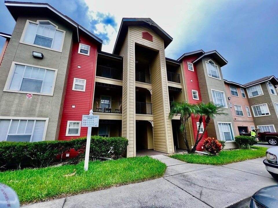 2210 Grand Cayman Ct in Kissimmee, FL - Building Photo