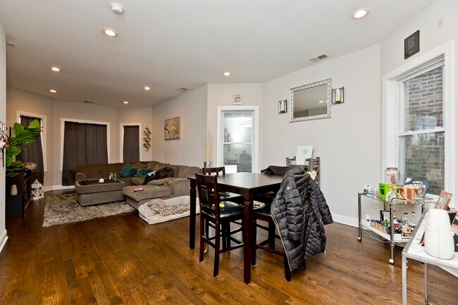 2622 N Harding Ave, Unit 2 in Chicago, IL - Building Photo - Building Photo