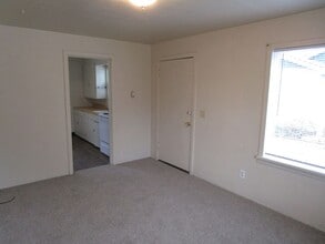 1275-1277 NE McRae Ct in Prineville, OR - Building Photo - Building Photo