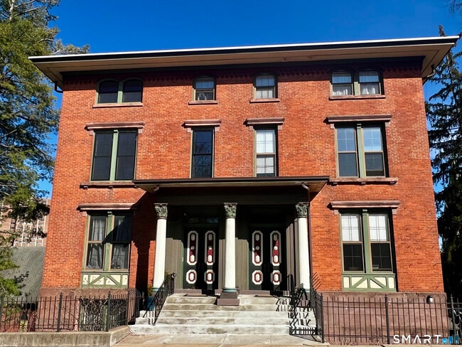 34-36 Charter Oak Pl in Hartford, CT - Building Photo - Building Photo