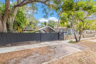2301 Tequesta Ln in Miami, FL - Building Photo - Building Photo