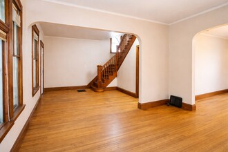 1689 Marshall Ave in St. Paul, MN - Building Photo - Building Photo