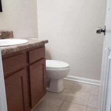 1725 Olde Buckingham Rd in Hampton, VA - Building Photo - Building Photo