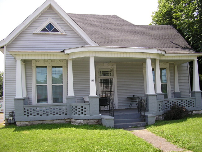 809 Broadway Ave
