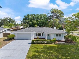 1169 Carmella Cir in Sarasota, FL - Building Photo